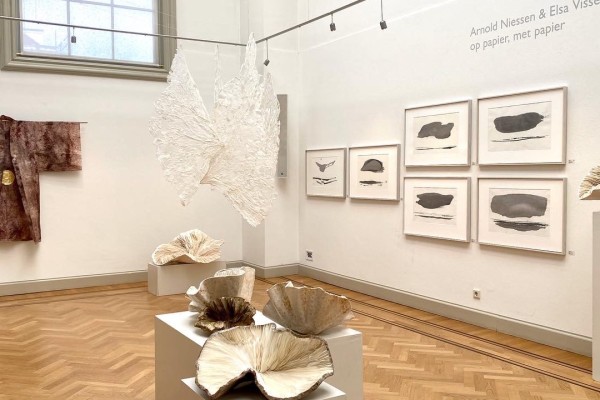 Arnold Niessen & Elsa Visser - Op papier, met papier