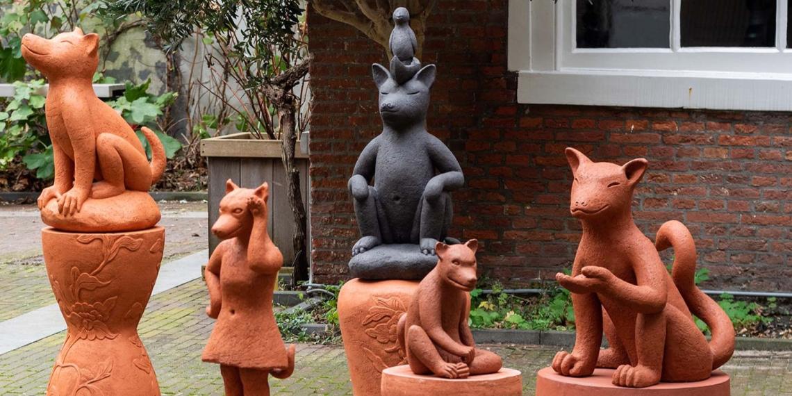 riëlle beekmans - honden in de tuin