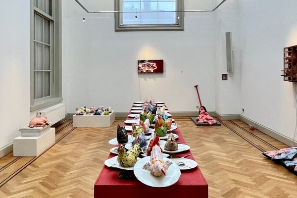 Marijke Gémessy - Pig Business & Chicken Run