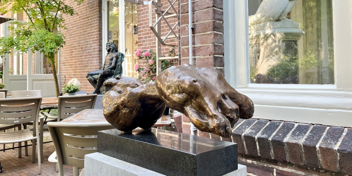 Beelden in de binnentuin