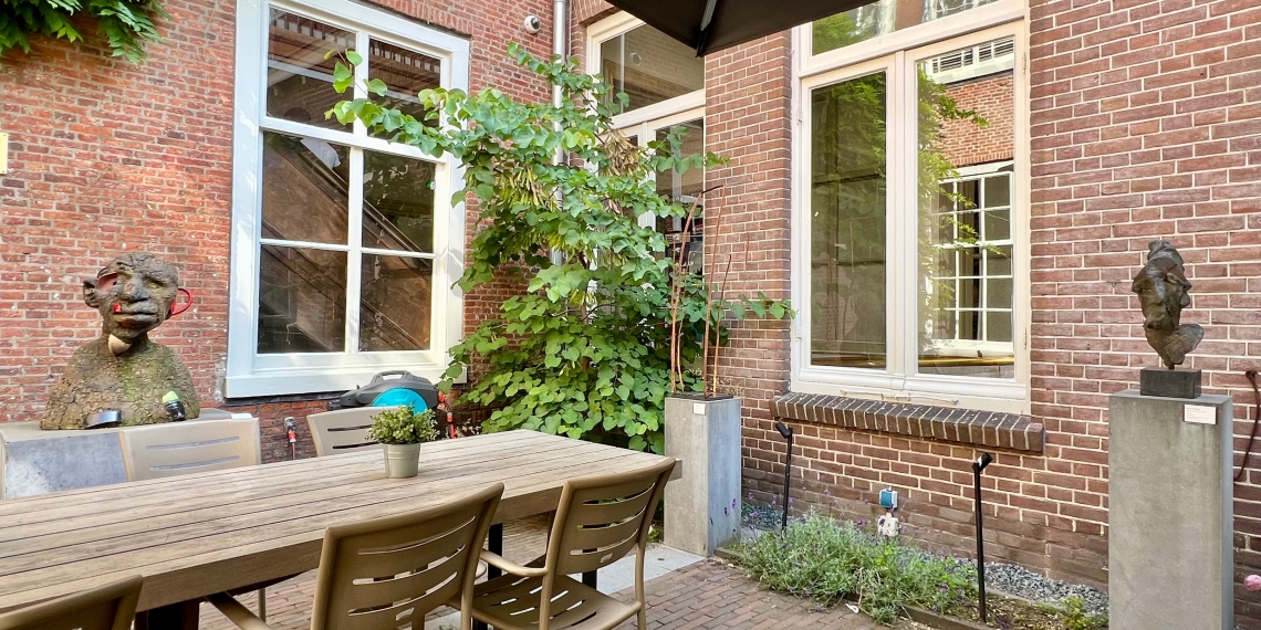 Beelden in de binnentuin