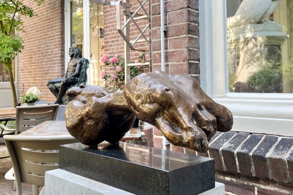 Beelden in de binnentuin